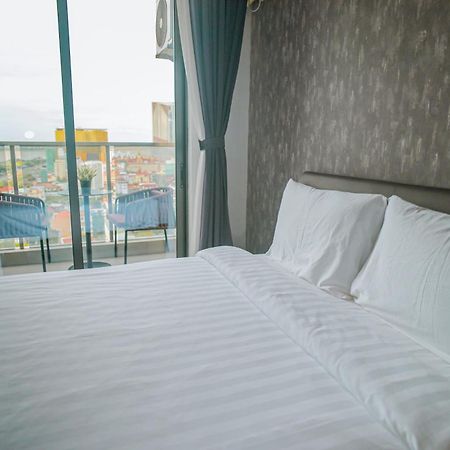 Hotel Serviced Apartments Top One Infinity Pool With View Of 360 Degree Phnom Penh Exterior foto