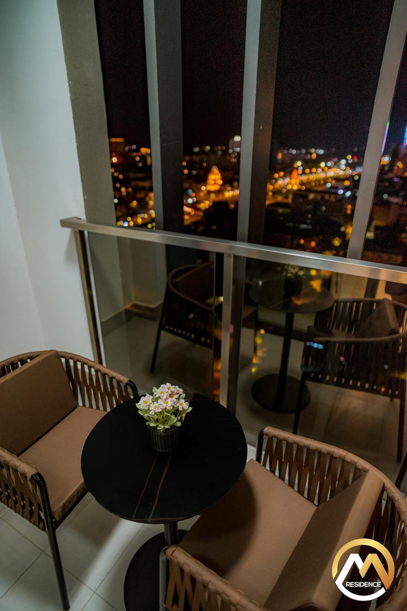 Hotel Serviced Apartments Top One Infinity Pool With View Of 360 Degree Phnom Penh Exterior foto