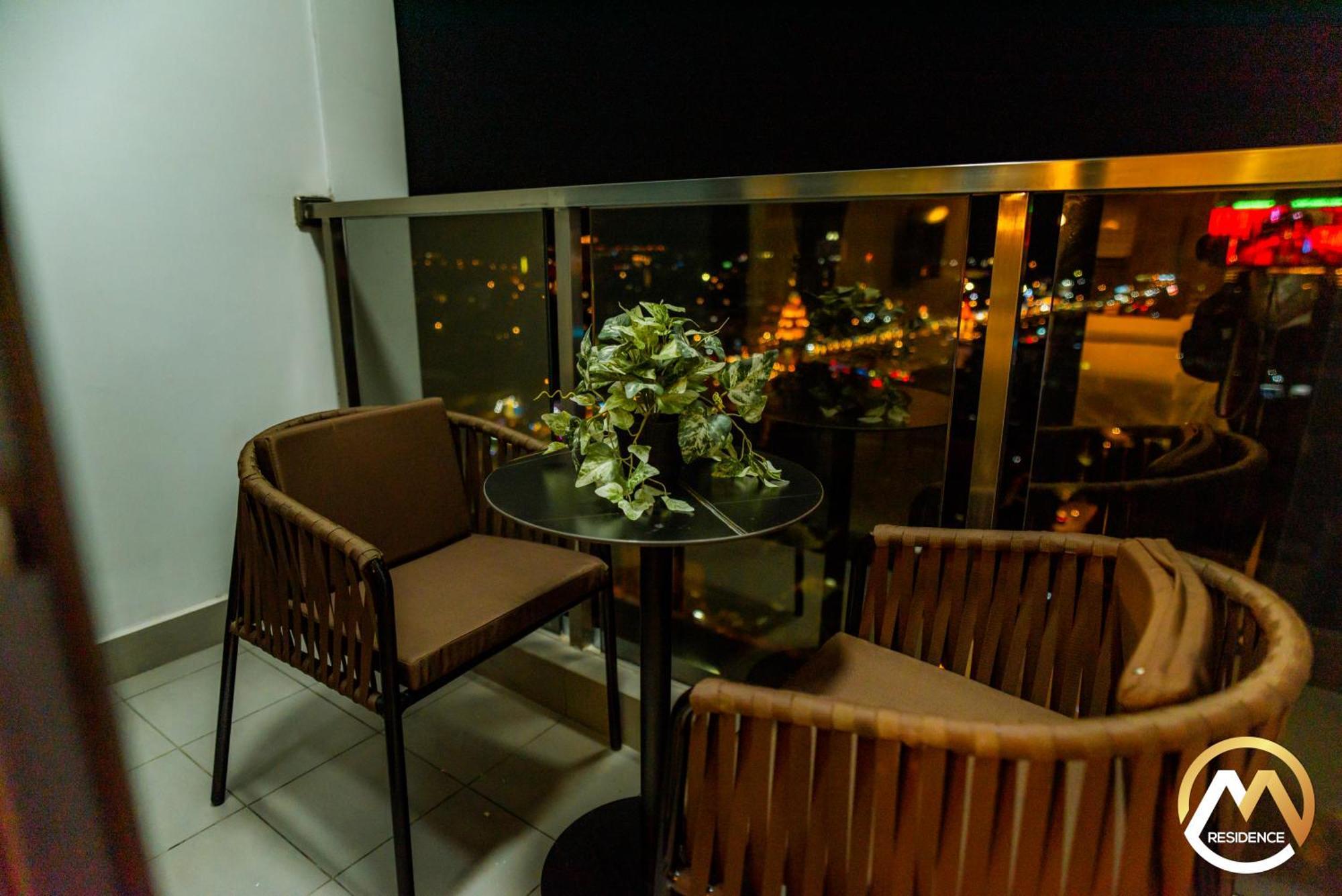 Hotel Serviced Apartments Top One Infinity Pool With View Of 360 Degree Phnom Penh Exterior foto